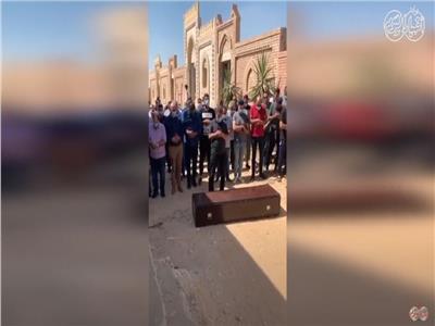 بالفيديو.. بدء صلاة جنازة عزمي مجاهد بمقابر أكتوبر