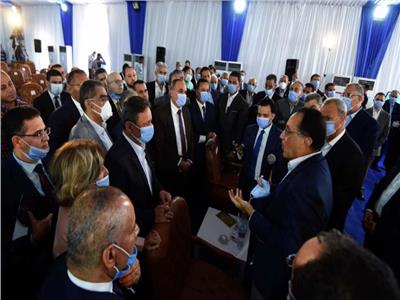 رئيس الوزراء يكشف مبالغ التصالح التي دفعها «حيتان المخالفات»