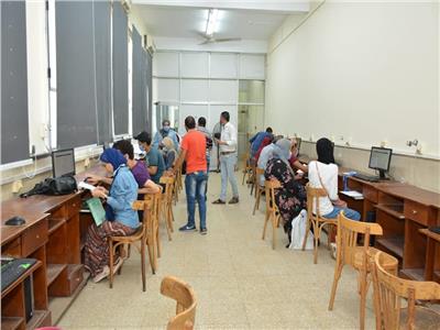 توافد ٧٦١ على معامل التنسيق الإلكتروني بجامعة عين شمس في اليوم الخامس للمرحلة الثالث