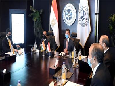الرئيس التنفيذي لهيئة الاستثمار يلتقى السفير الهندي لزيادة التعاون بين البلدين