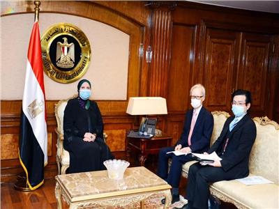 وزيرة الصناعة تبحث مع السفير اليابانى بالقاهرة تعزيز العلاقات الاقتصادية المشتركة 