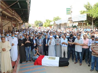 صور| محافـظ المنوفية ومدير الأمن يتقدمان جنازة الشهيد محمد عفت القاضي
