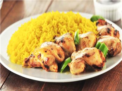 طبق اليوم.. «شيش طاووق مع أرز بالكاري»