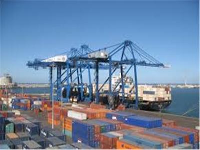 ميناء دمياط يستقبل «8 سفن» للحاويات والبضائع العامة