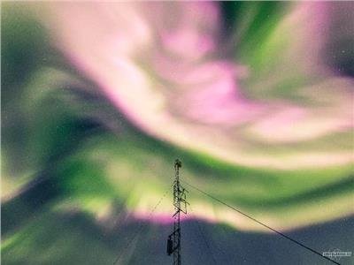 تعرف على سبب ظهور أضواء قطبية خضراء وردية بسماء "ترومسو" النرويجية