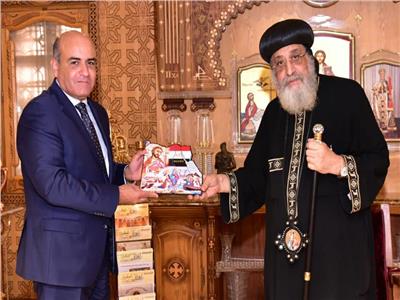 البابا تواضروس يستقبل سفير مصر في لاهاي وأسقف جرجا 