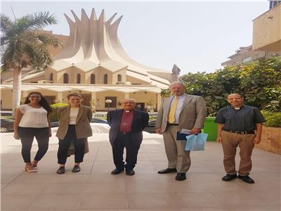 رئيس «الأسقفية» يلتقى السفير الهولندى بالقاهرة 