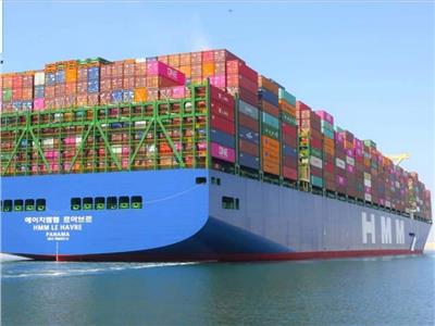 صور| أكبر سفينة حاويات في العالم تعبر قناة السويس
