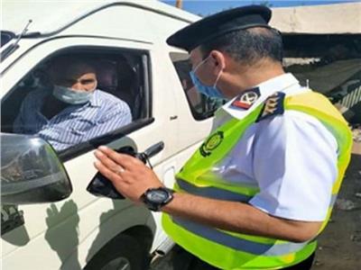ضبط 1325 سائق لمخالفتهم إجراءات ارتداء الكمامة