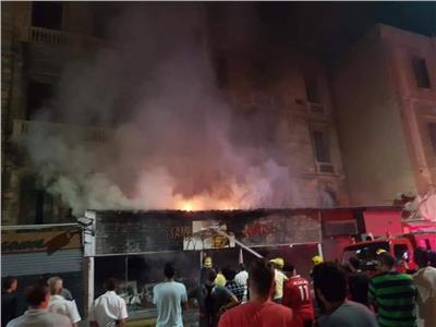 صور| إخماد حريق هائل بمحل زهور في الإسكندرية  
