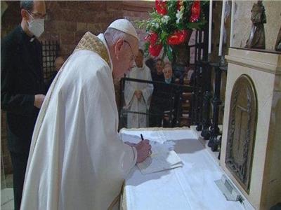 البابا فرنسيس يوقِّع الرسالة العامة الجديدة «كلنا اخوة»
