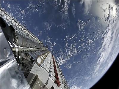 فيديو مذهل لنشر 60 قمرًا اصطناعيًا في الفضاء