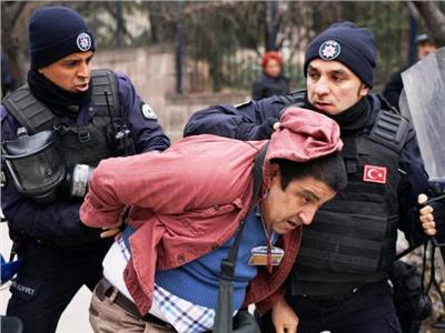 «دون ذريعة قانونية»..تمديد اعتقال 4 صحفيين في تركيا لمدة 4 أيام