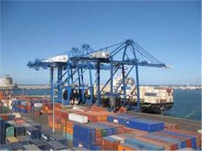 «ميناء دمياط» يستقبل 10 سفن للحاويات والبضائع العامة