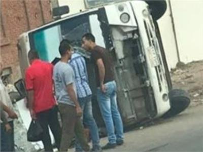 صور| مصرع وإصابة 4 أطفال في حادث انقلاب أتوبيس مدارس بالقاهرة الجديدة