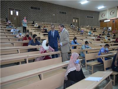 التعليم المدمج بسوهاج يعقد اختبارات القبول للمتقدمين لبرنامج دار العلوم 
