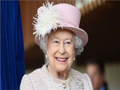 فيديو| للمرة الأولى منذ انتشار كورونا.. ملكة بريطانيا تغادر القصر الملكي