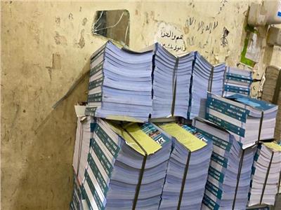 ضبط 600 ألف كتاب دراسي بدون تفويض في مخزن بالجيزة