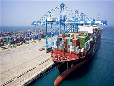 بالأرقام| نشاط ملحوظ في حركة البضائع والسفن بميناء الإسكندرية