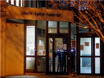 رئيس الوزراء الفرنسي : سنتعامل بحزم بعد حادث قطع رأس «مدرس» في باريس