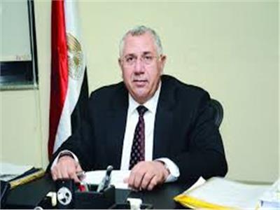 وزير الزراعة يشيد بـ«بحوث الصحراء» ويطالب بالاهتمام بتنمية الوديان