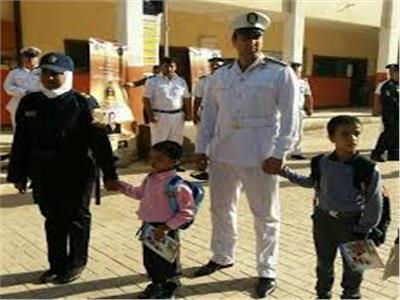 قيادات الشرطة تصطحب أبناء شهداء الوطن للمدارس فى أول أيام الدراسة