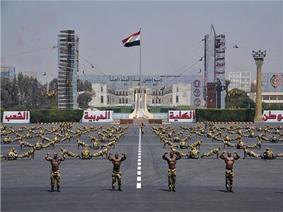 أسلحة حديثة وتدريبات «خارقة».. كيف تجهز مصر ضباطها للقتال ؟