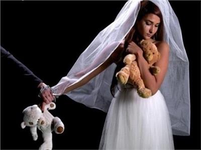 «زواج القاصرات» في عيون الخبراء: حرمان من الطفولة وجريمة جنائية