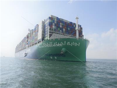قناة السويس تشهد عبور أكبر سفينة حاويات فى العالم تعمل بالغاز الطبيعى