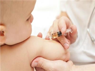 «الصحة» تعلن جدول تطعيمات الأطفال منذ الولادة حتى عمر عام ونصف