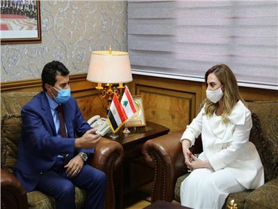 وزير الرياضة يستقبل نظيرته اللبنانية لبحث التعاون المشترك