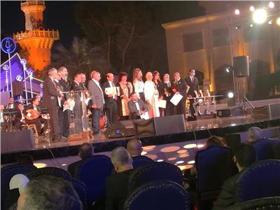 وزيرة الثقافة تُكرم 12 شخصية أثروا الحياة الفنية في مصر والعالم العربي