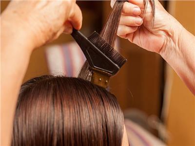 على طريقة الهنود.. 5 فوائد لحنة الشعر