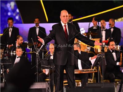 صور | أمجد العطافي يفتتح ثالث ليالي مهرجان الموسيقى العربية