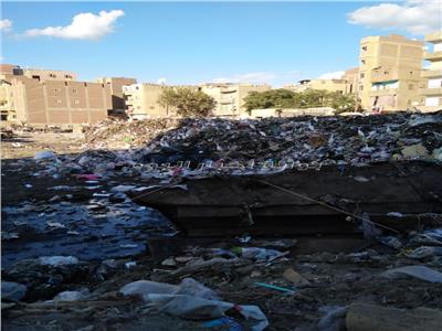 صور| القمامة تحاصر أهالي ميدان الشيخ حسن بالفيوم