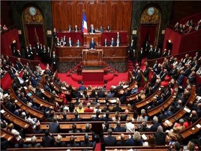 فرنسا.. البرلمان يقر قانونا يمنع التمييز على أساس اللكنة