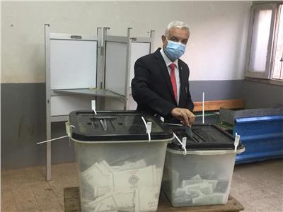 رئيس جامعة المنوفية يدلى بصوته في إنتخابات مجلس النواب ٢٠٢٠