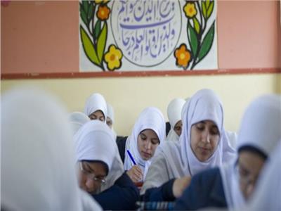 طالبة ثانوي تتعرض لـ«التنمر» بسبب الحجاب.. و«تعليم الجيزة»: تحقيق عاجل