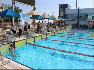 محافظ جنوب سيناء يشهد فعاليات بطولة السباحة بالزعانف بشرم الشيخ
