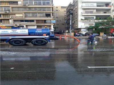 سيارات شفط المياه تنتشر في القاهرة والجيزة| صور