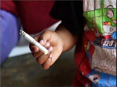 مزاج المصريين| أطفال 9 سنوات يدخلون نادي المدخنين