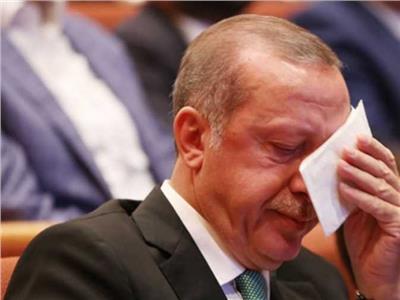 حلفائه يتساقطون.. استقالة كبير مستشاري أردوغان