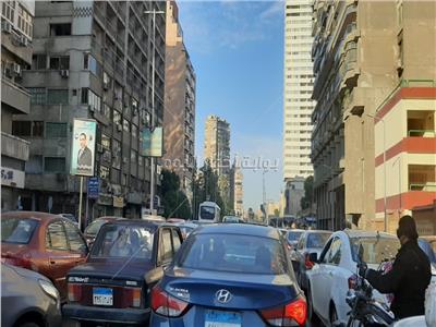 تكدس وزحام مروري في شوارع القاهرة والجيزة بسبب الأمطار.. فيديو