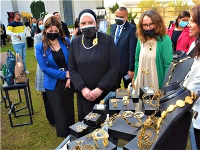 وزيرة التجارة والصناعة تفتتح معرض «صنع في مصر» 