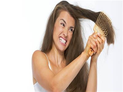 طرق علاج الشعر المتشابك.. أبرزها استخدام «وسادة ستان»