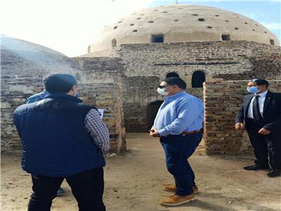 محافظ المنيا ورئيس «تنشيط السياحة» يبحثان الترويج للمناطق الأثرية