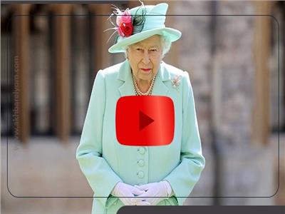 فيديوجراف| ملكة بريطانيا بين حب القفازات والخوف من كورونا