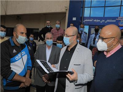 محافظ بني سويف يطمئن على الحالة الصحية لمديرة مستشفى ناصر 
