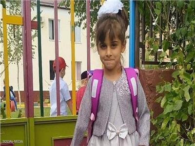 مأساة عائشة.. طفلة روسية تفقد ذراعها والسبب خالتها
