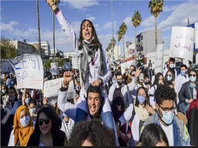 مقتل طبيب في تونس يشعل غضب ويثير دعوات إضراب